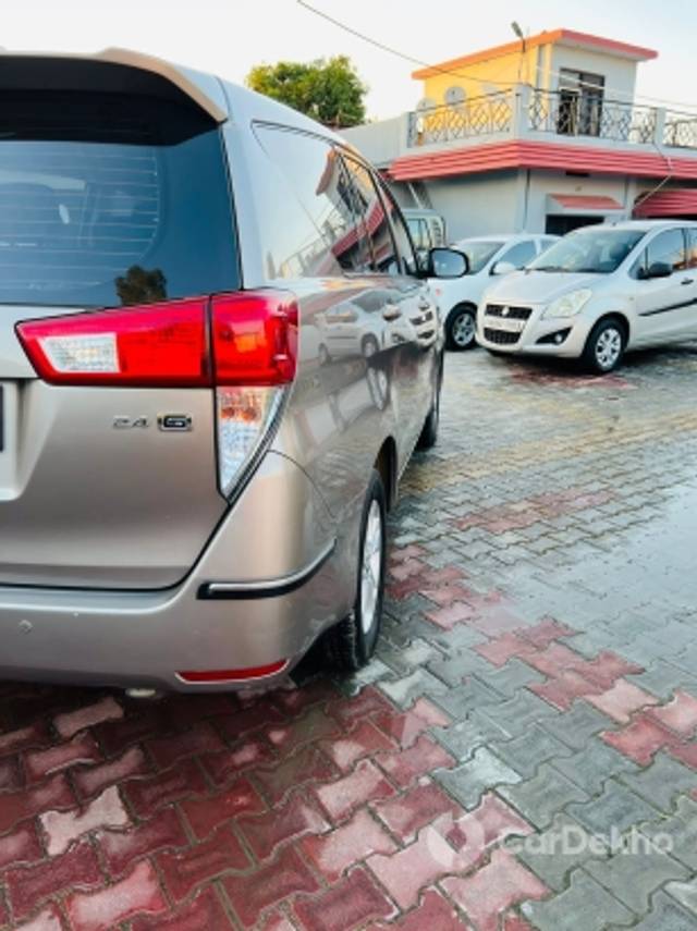 https://stimg2.cardekho.com/images/usedcarimages/large/2-2023/3605262/IMG-20221012-WA0018.jpg?imwidth=6400