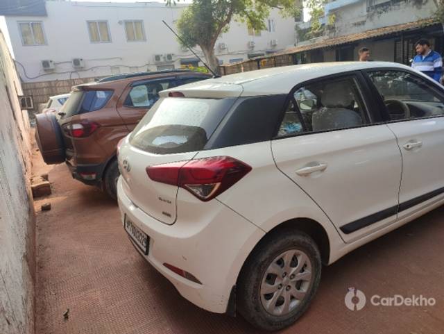 https://stimg2.cardekho.com/images/usedcarimages/large/2-2023/3605456/IMG_20221209_134759.jpg?imwidth=6402