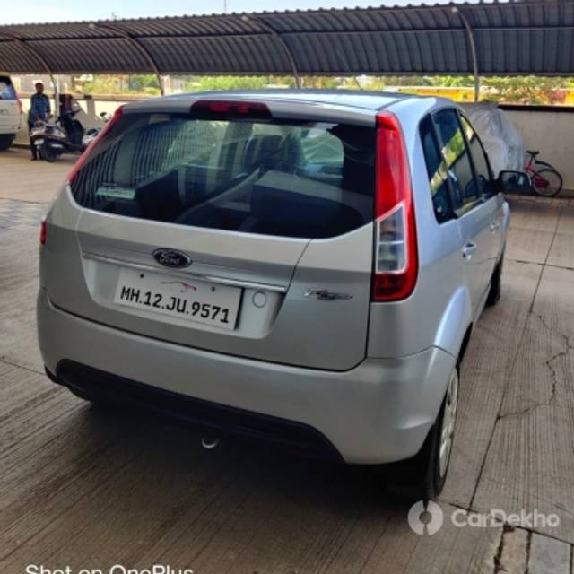 https://stimg2.cardekho.com/images/usedcarimages/large/2-2023/3605547/IMG_20230202_180046.jpg?imwidth=6401