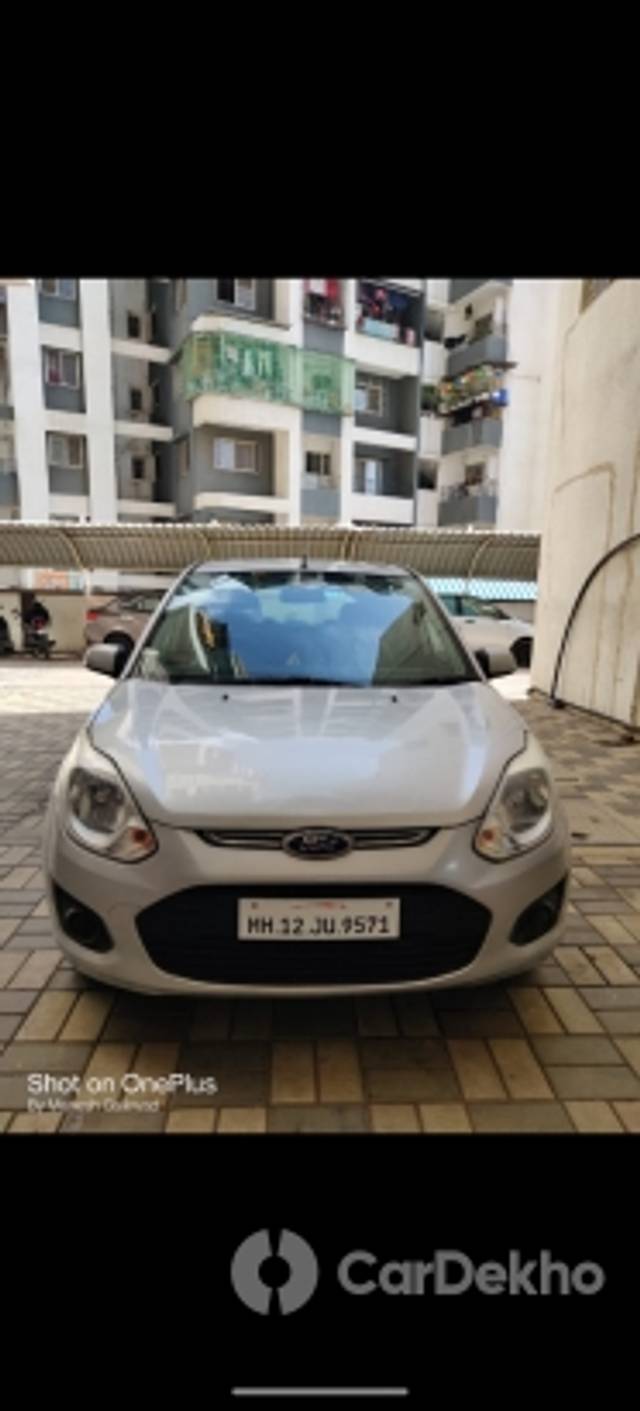 https://stimg2.cardekho.com/images/usedcarimages/large/2-2023/3605547/Screenshot_20230202_175612.jpg?imwidth=6400