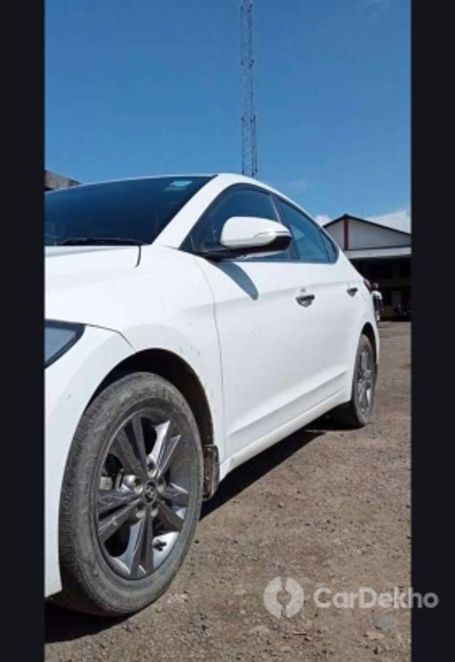 https://stimg2.cardekho.com/images/usedcarimages/large/2-2023/3605694/2AEC3386-A99F-42E9-8633-C47EB7DE5AD6.jpg?imwidth=6400