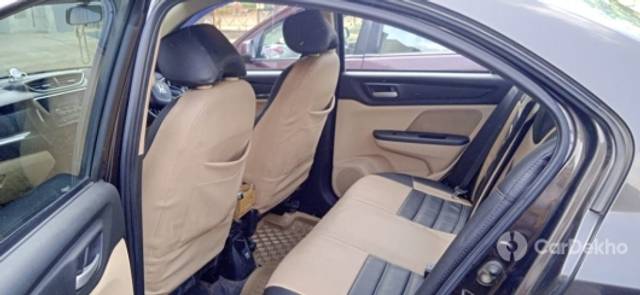 https://stimg2.cardekho.com/images/usedcarimages/large/2-2023/3605881/WhatsAppImage2023-02-05at1.11.52PM(1).jpg?imwidth=6401
