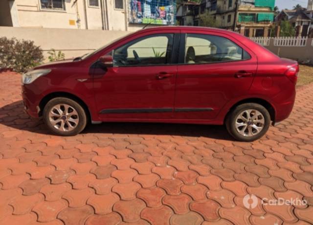 https://stimg2.cardekho.com/images/usedcarimages/large/2-2023/3606303/Screenshot_20230206-001819_Photos.jpg?imwidth=6401