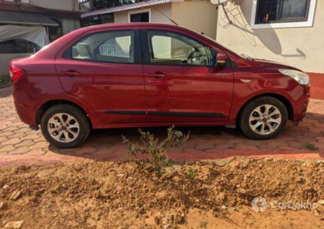 https://stimg2.cardekho.com/images/usedcarimages/large/2-2023/3606303/Screenshot_20230206-001830_Photos.jpg?imwidth=6402