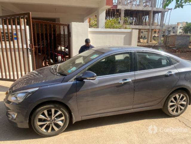 https://stimg2.cardekho.com/images/usedcarimages/large/2-2023/3606470/IMG_4966.jpg?imwidth=6401