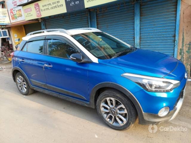 https://stimg2.cardekho.com/images/usedcarimages/large/2-2023/3607051/20230128_155633.jpg?imwidth=6402