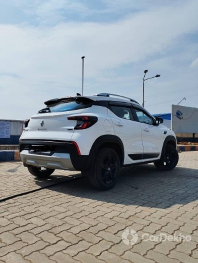 https://stimg2.cardekho.com/images/usedcarimages/large/2-2023/3608050/5A0356CC-6C38-46D1-B414-B12F4F9DE195.jpg?imwidth=6401