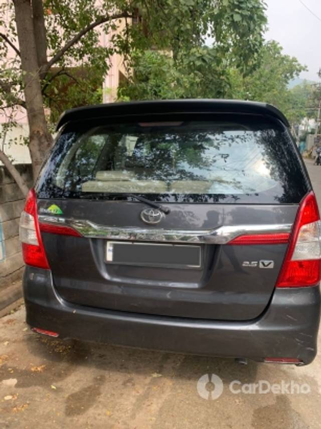 https://stimg2.cardekho.com/images/usedcarimages/large/2-2023/3609985/40501589-EECA-4635-A790-12CF6339BE5B.jpg?imwidth=6402