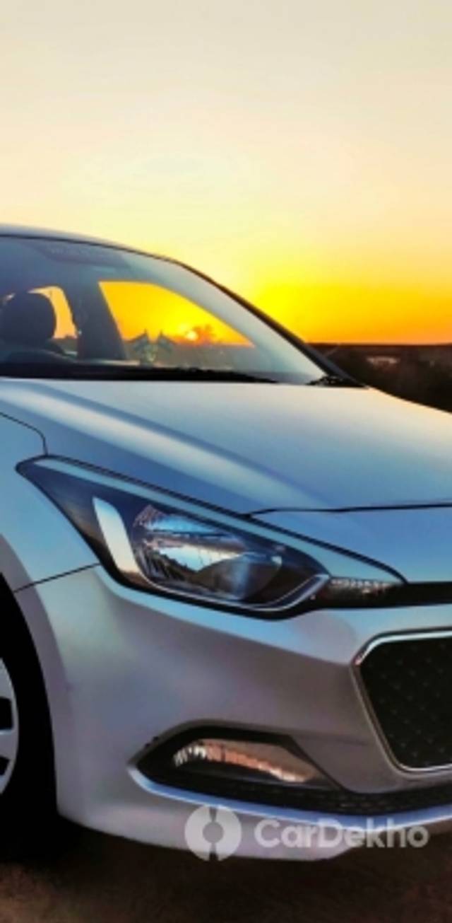 https://stimg2.cardekho.com/images/usedcarimages/large/2-2023/3610339/IMG-20221231-WA0002.jpg?imwidth=6400