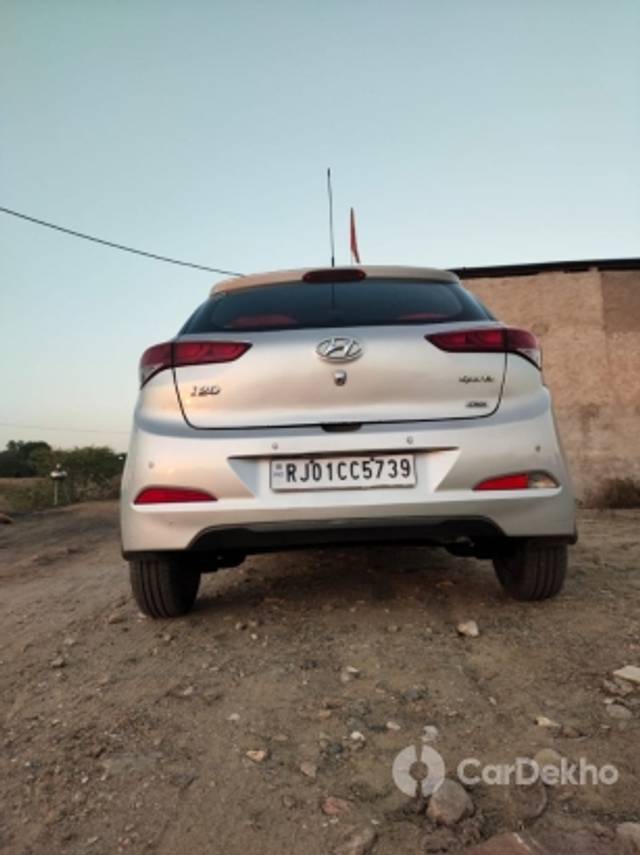 https://stimg2.cardekho.com/images/usedcarimages/large/2-2023/3610339/IMG-20221231-WA0004.jpg?imwidth=6402
