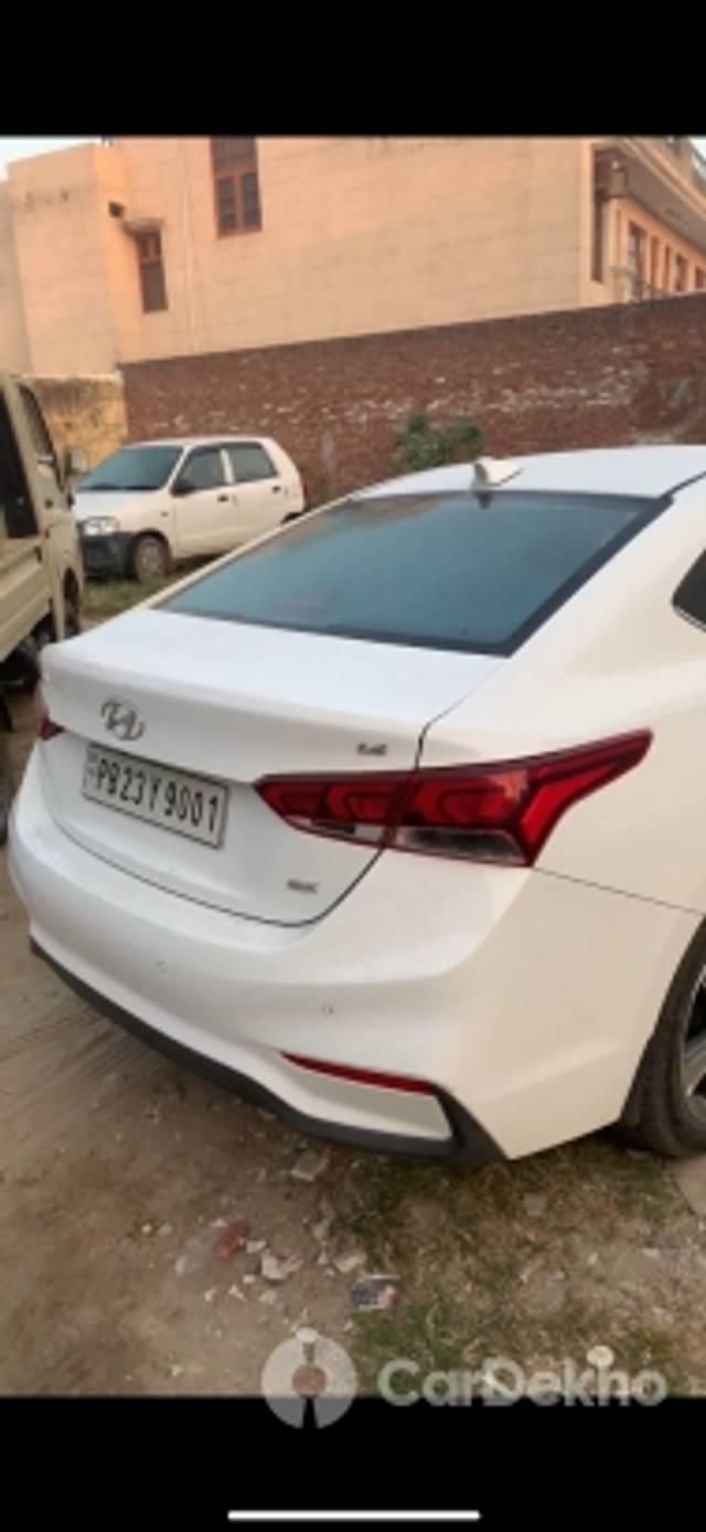 https://stimg2.cardekho.com/images/usedcarimages/large/2-2023/3610795/27AB5EB3-E41A-4CD5-B2FE-EBAC4C9E8F09.jpg?imwidth=6402