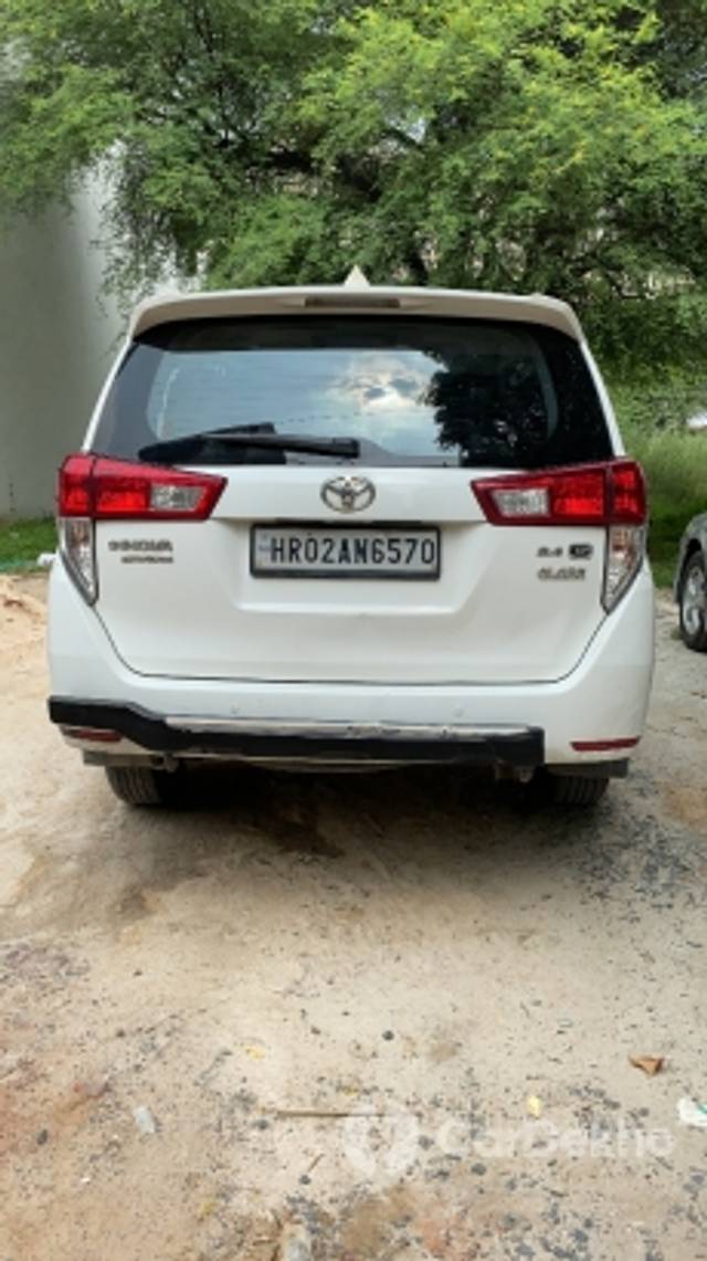 https://stimg2.cardekho.com/images/usedcarimages/large/2-2023/3610859/AD9D2802-DFA2-45BA-8D5F-87A2417DD2B9.jpg?imwidth=6401