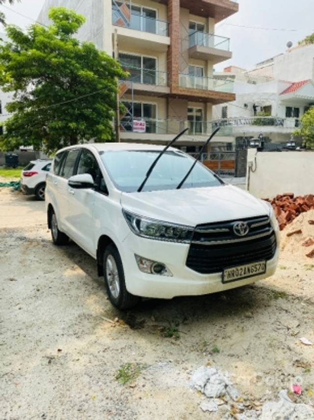 https://stimg2.cardekho.com/images/usedcarimages/large/2-2023/3610859/IMG_1705.jpg?imwidth=6402