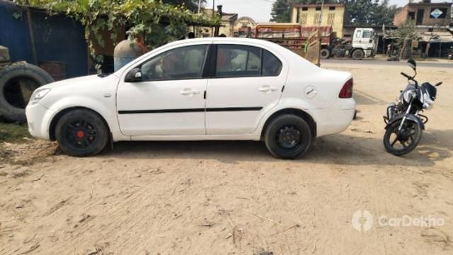 https://stimg2.cardekho.com/images/usedcarimages/large/2-2023/3611018/IMG-20230129-WA0002.jpg?imwidth=6402