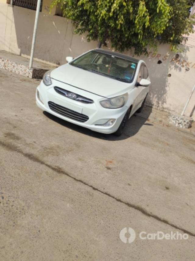 https://stimg2.cardekho.com/images/usedcarimages/large/2-2023/3613244/288381AA-24E7-436E-A74D-4B0C37B15B66.jpg?imwidth=6401
