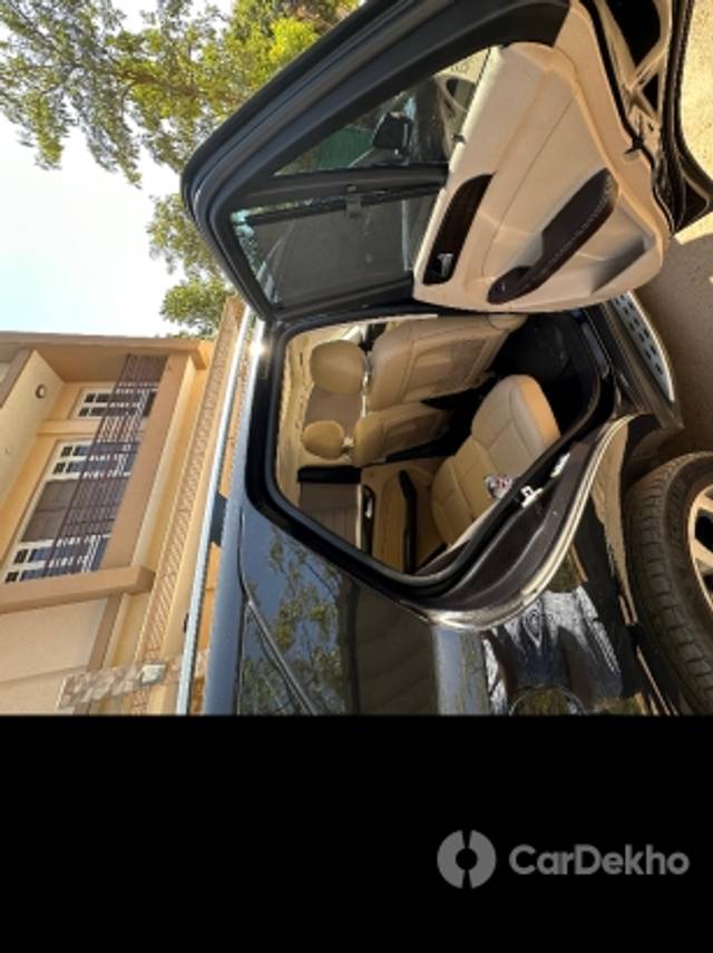 https://stimg2.cardekho.com/images/usedcarimages/large/2-2023/3613856/3991A57D-DDC0-48E2-897B-A163CF4DEE2A.jpg?imwidth=6401