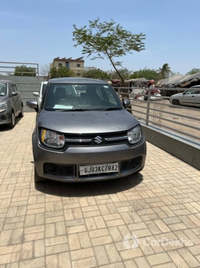 https://stimg2.cardekho.com/images/usedcarimages/large/2-2023/3613863/C5204007-74FD-449F-A734-A1F610D07FDD.jpg?imwidth=6401