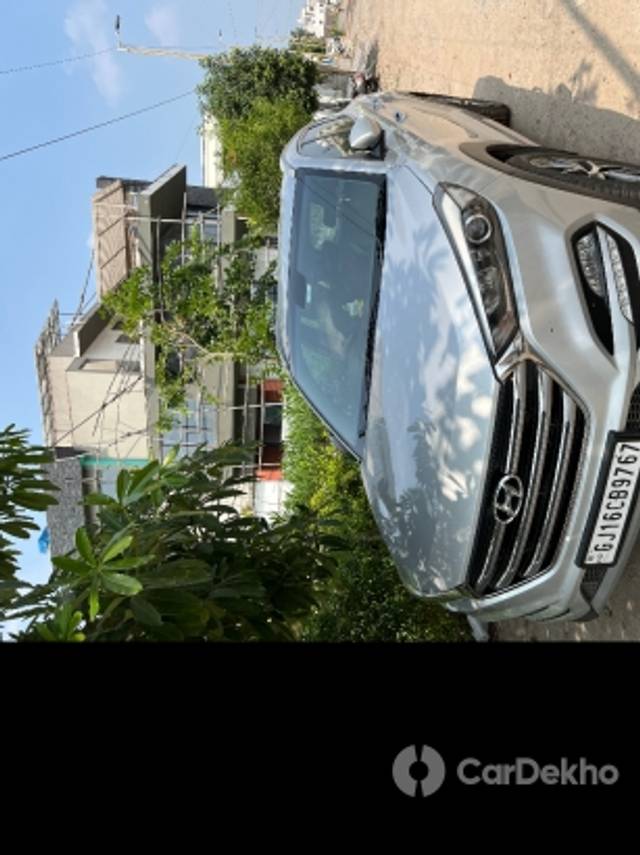 https://stimg2.cardekho.com/images/usedcarimages/large/2-2023/3614109/2B3154CA-235B-4B44-8E16-389877F70799.jpg?imwidth=6401