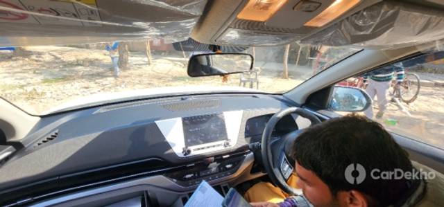 https://stimg2.cardekho.com/images/usedcarimages/large/2-2023/3614113/20230214_125628.jpg?imwidth=6402