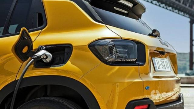 https://stimg2.cardekho.com/images/usedcarimages/large/2-2023/3614621/avengeravengeropenfuellid.jpg?imwidth=6400