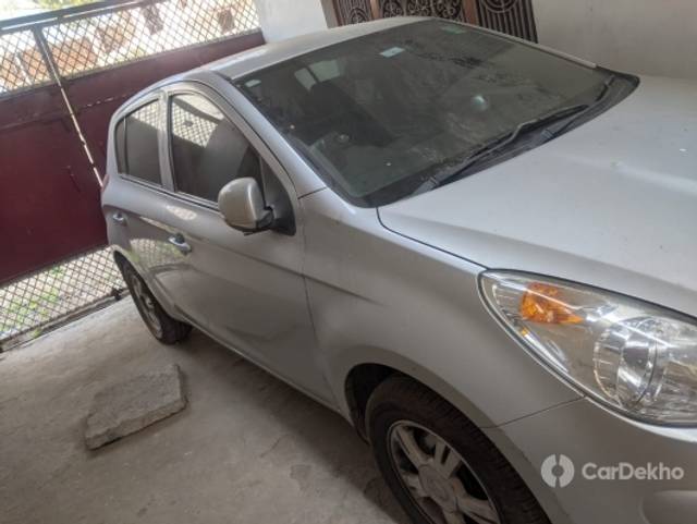 https://stimg2.cardekho.com/images/usedcarimages/large/2-2023/3614666/WhatsAppImage2023-02-15at10.26.26AM(2).jpg?imwidth=6402