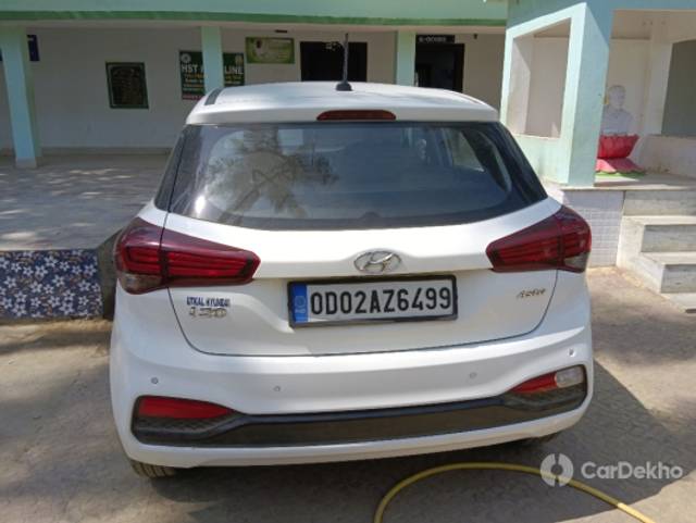 https://stimg2.cardekho.com/images/usedcarimages/large/2-2023/3614741/16764437661532617393772451949573.jpg?imwidth=6400