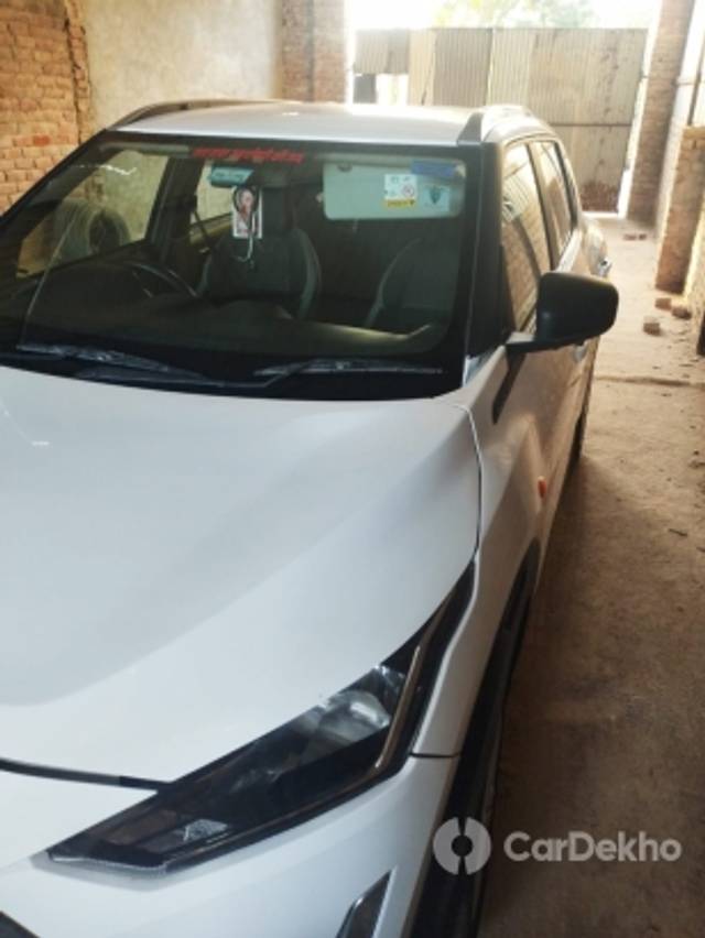 https://stimg2.cardekho.com/images/usedcarimages/large/2-2023/3615087/3C946279-B117-4A92-B048-14DC73182AAA.jpg?imwidth=6401