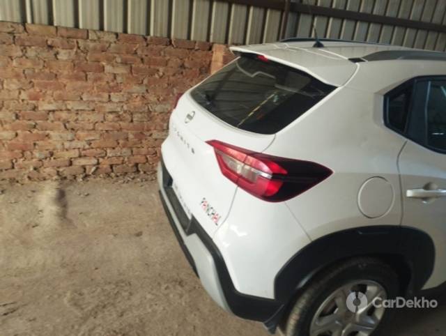 https://stimg2.cardekho.com/images/usedcarimages/large/2-2023/3615087/92DAFFE5-90DA-4552-AAC9-5ABB5023501B.jpg?imwidth=6402