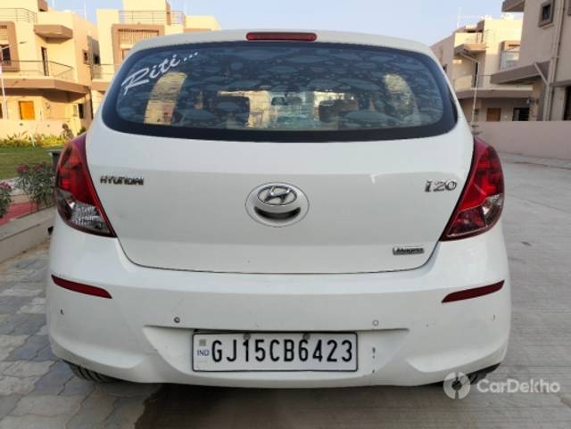 https://stimg2.cardekho.com/images/usedcarimages/large/2-2023/3615230/IMG20221204165120.jpg?imwidth=6401