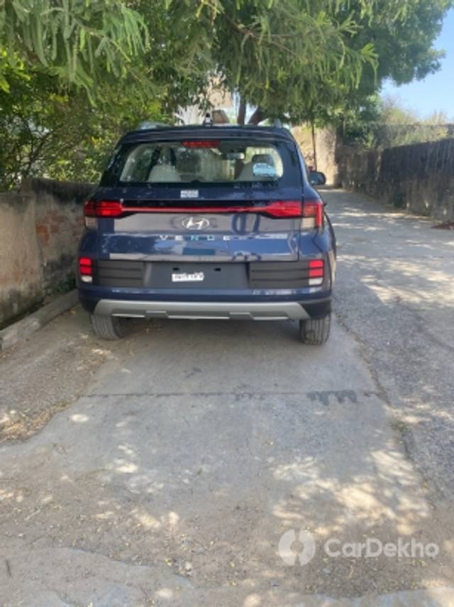https://stimg2.cardekho.com/images/usedcarimages/large/2-2023/3615335/2687F51D-02E9-4D3B-B6BD-2C8382586970.jpg?imwidth=6400