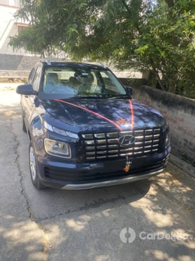 https://stimg2.cardekho.com/images/usedcarimages/large/2-2023/3615335/3BF6F740-6921-467B-B992-3B25757E4D4A.jpg?imwidth=6401