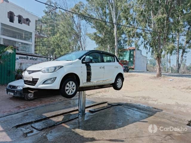 https://stimg2.cardekho.com/images/usedcarimages/large/2-2023/3615923/IMG20230207121850.jpg?imwidth=6400