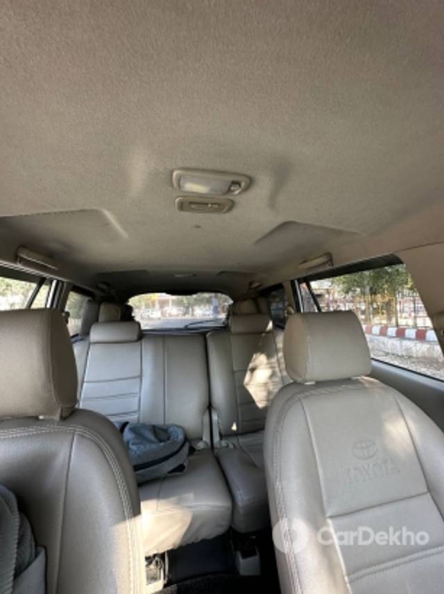 https://stimg2.cardekho.com/images/usedcarimages/large/2-2023/3616056/65FDFA03-2D6B-4D9D-AAFF-EC13C435681E.jpg?imwidth=6402