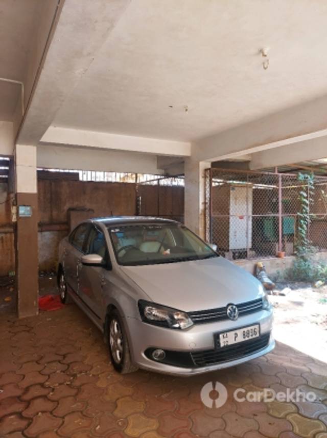 https://stimg2.cardekho.com/images/usedcarimages/large/2-2023/3617502/20221215_111753.jpg?imwidth=6401