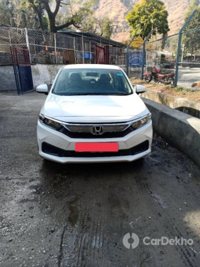 https://stimg2.cardekho.com/images/usedcarimages/large/2-2023/3617569/IMG_20230211_185628.jpg?imwidth=6402