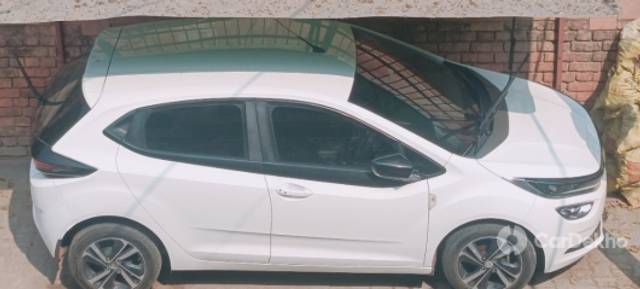 https://stimg2.cardekho.com/images/usedcarimages/large/2-2023/3617612/IMG20230218130722.jpg?imwidth=6400