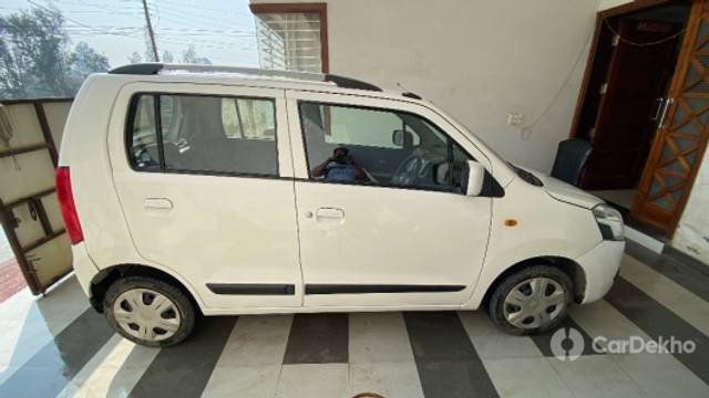 https://stimg2.cardekho.com/images/usedcarimages/large/2-2023/3618554/AAC63A1B-AD45-45B5-AAC7-D102CDDC7CF6.jpg?imwidth=6400