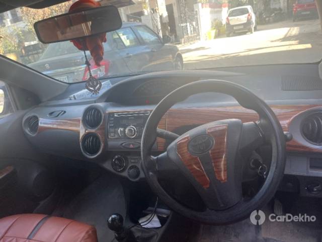 https://stimg2.cardekho.com/images/usedcarimages/large/2-2023/3618622/286FFAE1-56AD-4DFD-85C1-181C8F321354.jpg?imwidth=6401