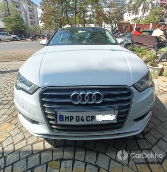 https://stimg2.cardekho.com/images/usedcarimages/large/2-2023/3619347/IMG20230218122559.jpg?imwidth=6400