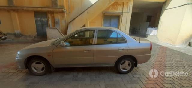 https://stimg2.cardekho.com/images/usedcarimages/large/2-2023/3621970/12872D5B-8A22-444D-94B0-7815B87CDC00.jpg?imwidth=6400