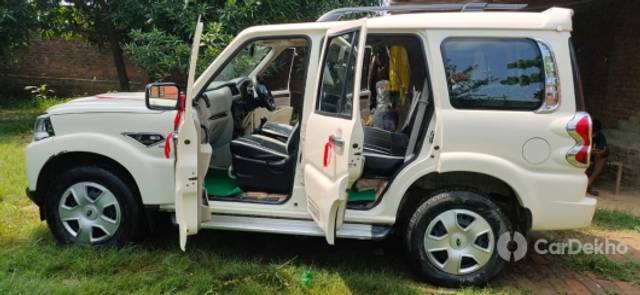 https://stimg2.cardekho.com/images/usedcarimages/large/2-2023/3622143/IMG-20220825-WA0009.jpg?imwidth=6400