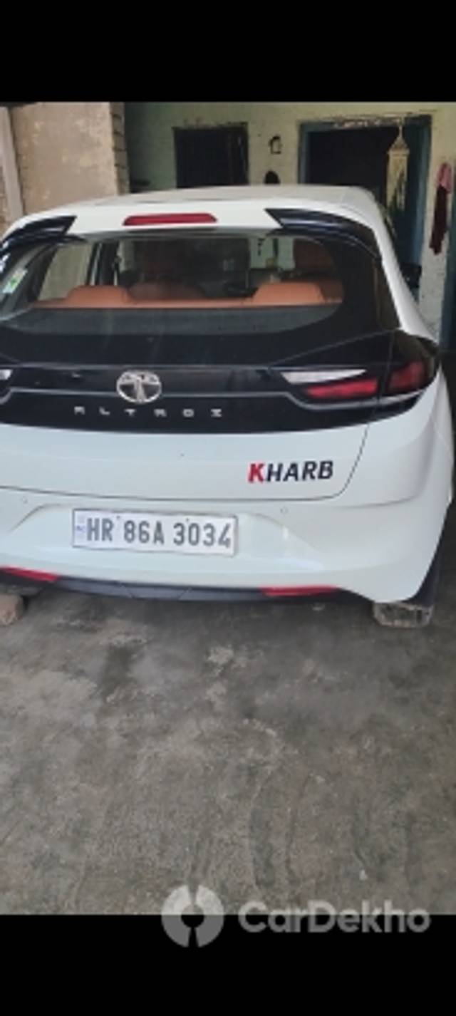 https://stimg2.cardekho.com/images/usedcarimages/large/2-2023/3622763/Screenshot_20221214_182553.jpg?imwidth=6401