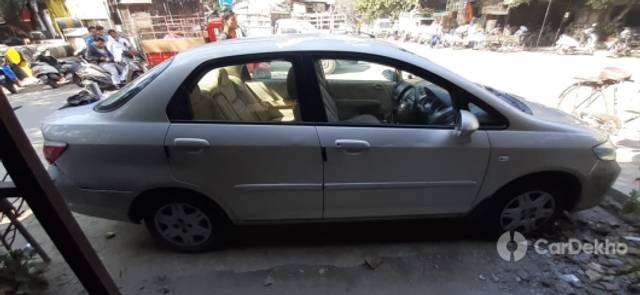 https://stimg2.cardekho.com/images/usedcarimages/large/2-2023/3624950/IMG-20230223-WA00280.jpg?imwidth=6402