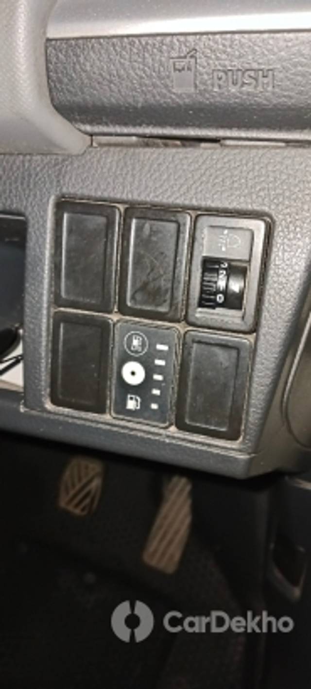 https://stimg2.cardekho.com/images/usedcarimages/large/2-2023/3626151/IMG_20230212_184438.jpg?imwidth=6401