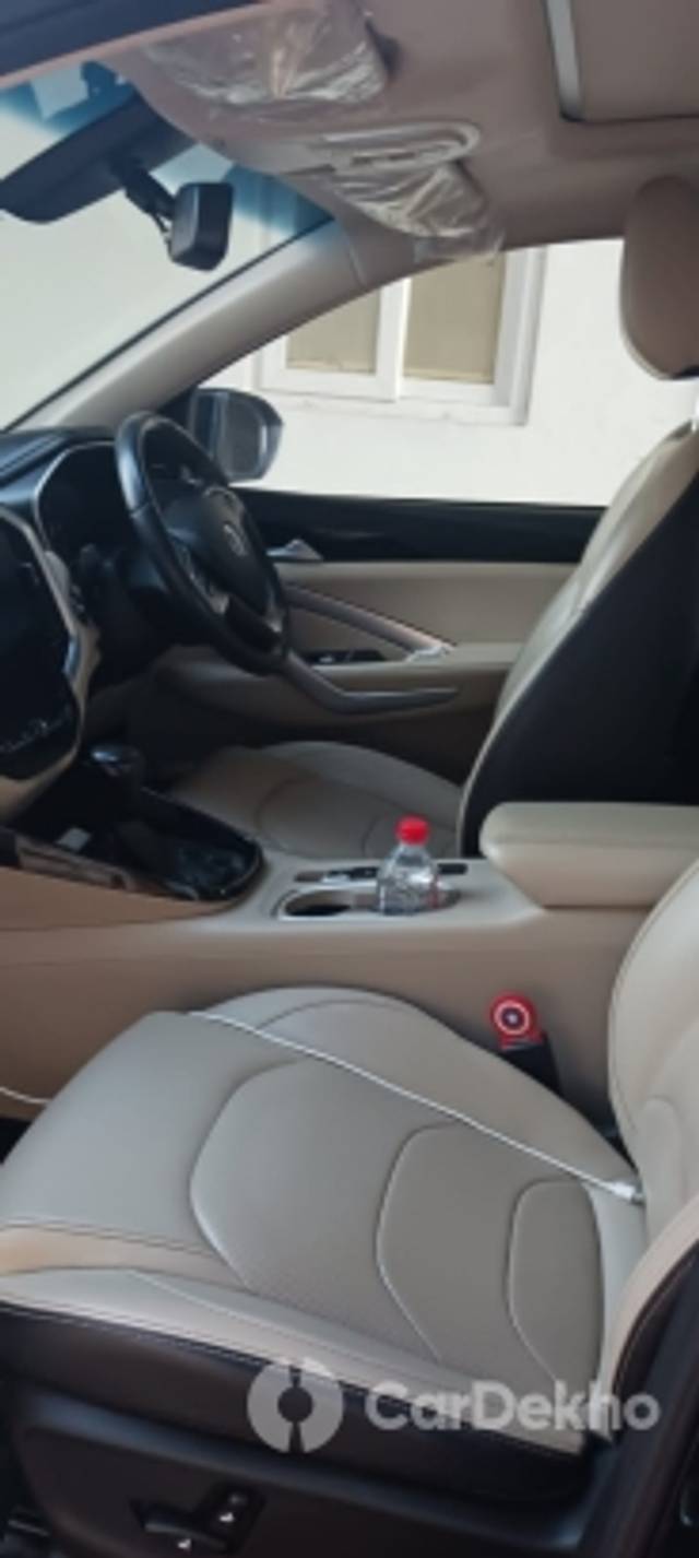 https://stimg2.cardekho.com/images/usedcarimages/large/2-2023/3626883/10245626-C759-4AA0-AD52-D028EA836B82.jpg?imwidth=6402