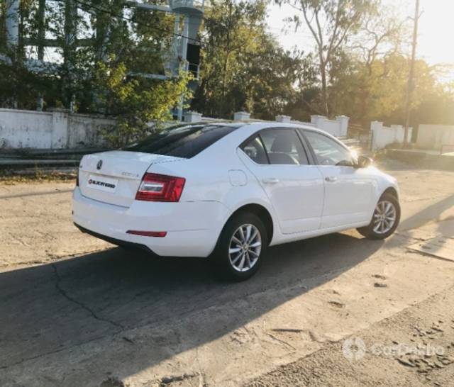 https://stimg2.cardekho.com/images/usedcarimages/large/2-2023/3627787/IMG_20230224_101506.jpg?imwidth=6402