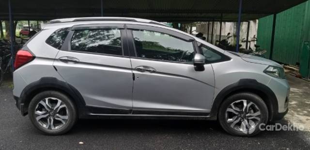 https://stimg2.cardekho.com/images/usedcarimages/large/2-2023/3627962/20220617_115106.jpg?imwidth=6401
