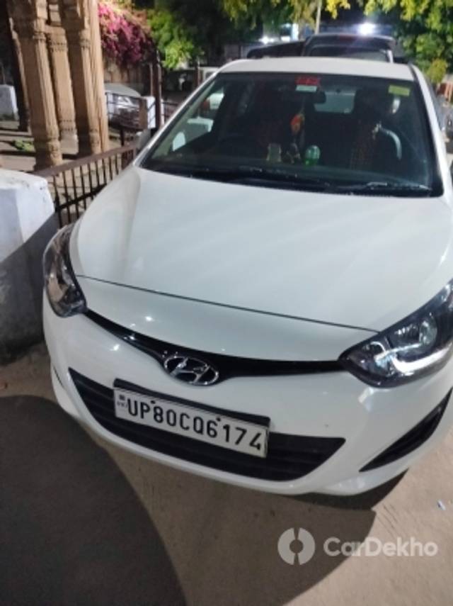 https://stimg2.cardekho.com/images/usedcarimages/large/2-2023/3627992/IMG20221122185630.jpg?imwidth=6401
