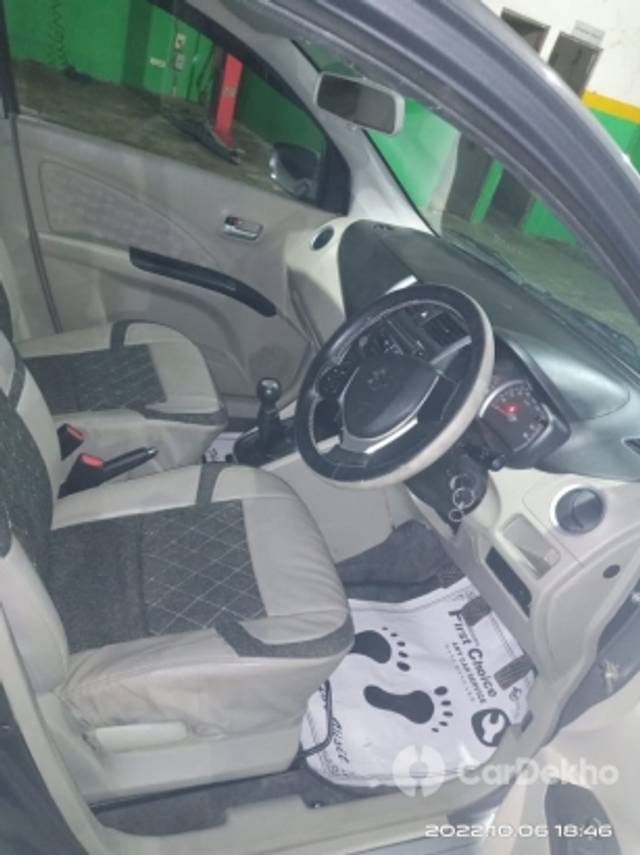 https://stimg2.cardekho.com/images/usedcarimages/large/2-2023/3628765/06F3FDB9-A337-497B-A374-5E38AD49EA55.jpg?imwidth=6400