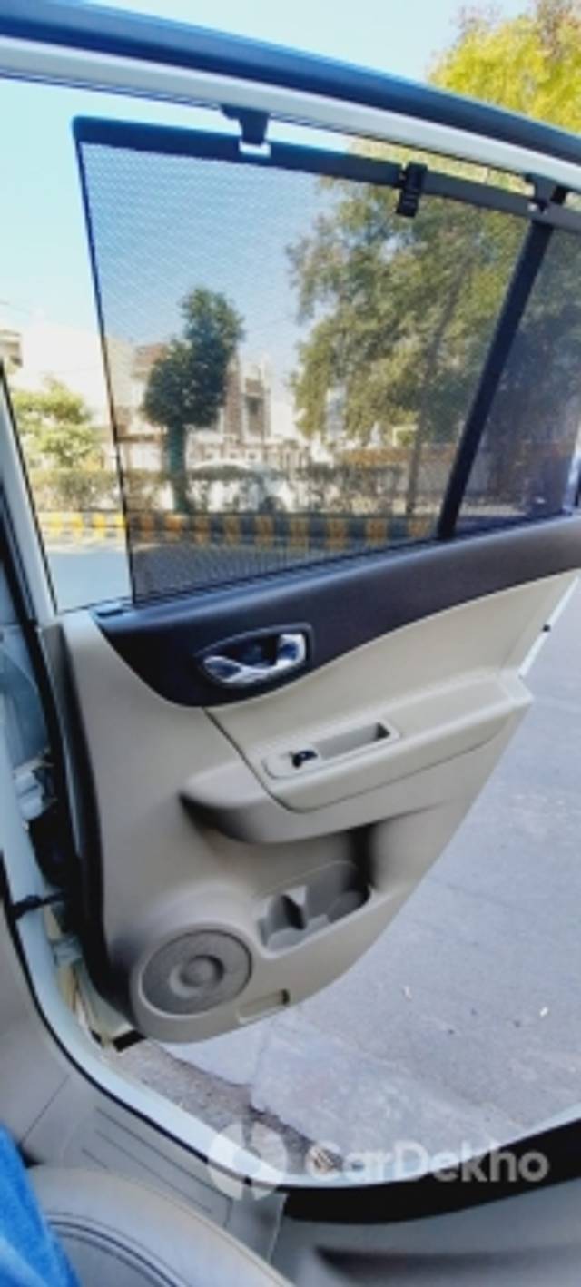 https://stimg2.cardekho.com/images/usedcarimages/large/2-2023/3629105/28085657-0F92-4B8C-AA1D-9E19D886CB78.jpg?imwidth=6401